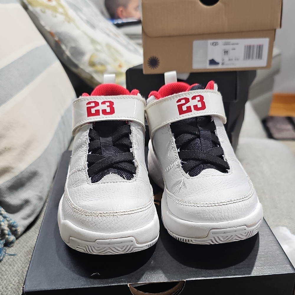 Jordan Max Aura 3 Toddler Athletic Shoes Size 11 White University Red
